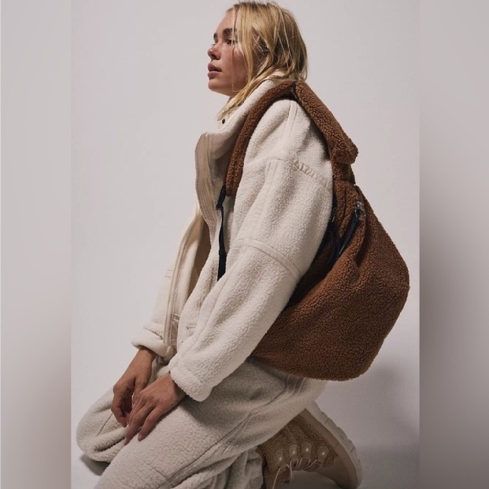 Free People - FP Movement Sherpa Overachiever Sling Bag NWOT - Picture 2 of 8